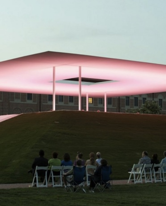 Светодиодная пирамида Джеймса Таррелла