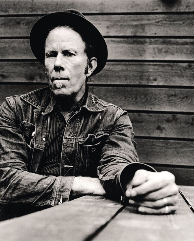 Tom Waits: Hell Broke Luce