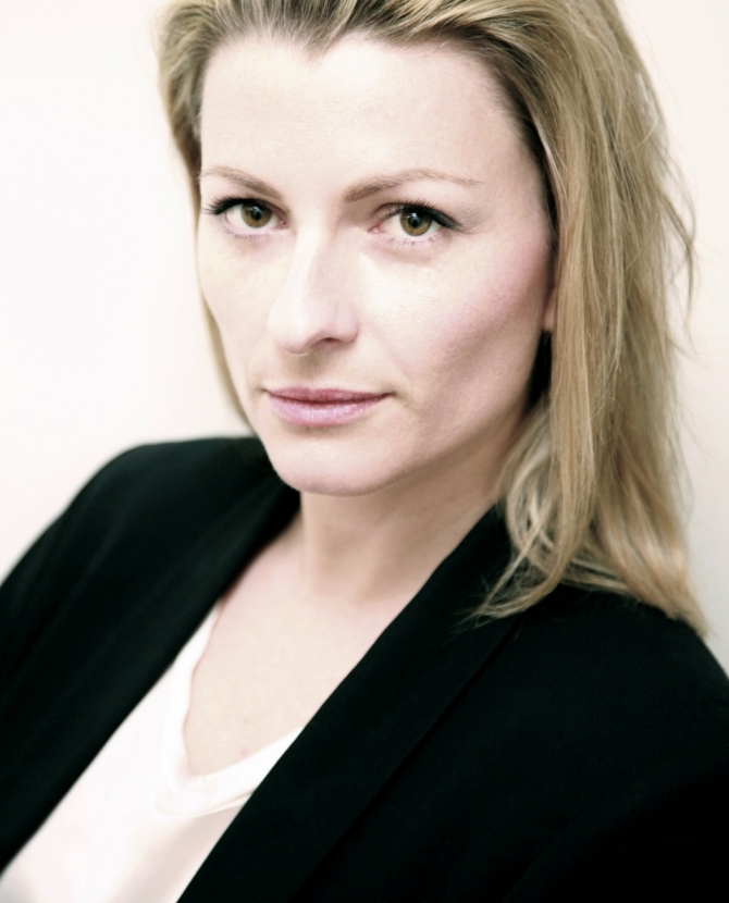 Джоанна Сайкс уходит из Aquascutum