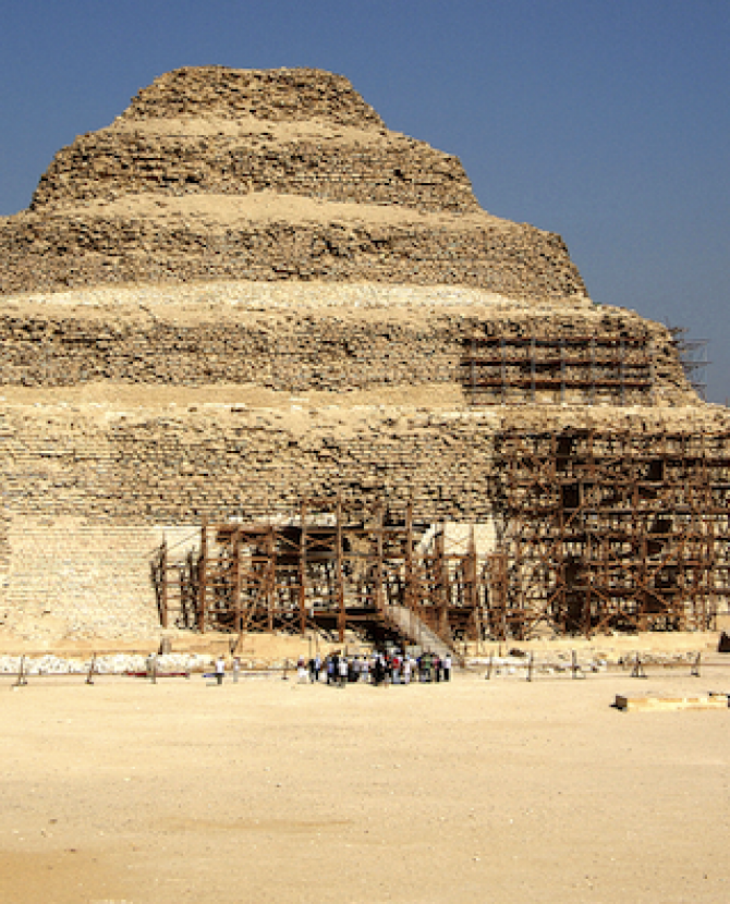 Пирамида Джосера разрушается