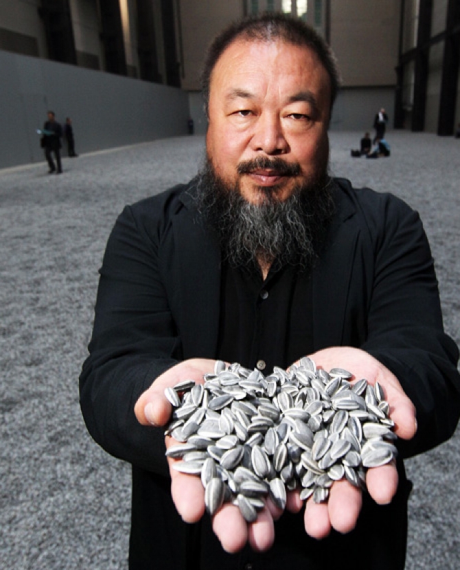 Китайцы собрали на штраф Вэйвэю $840 000