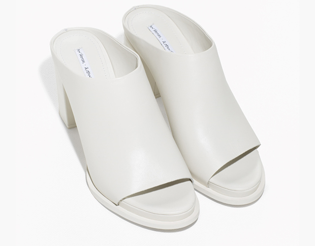 & Other Stories<p><a target=\"_blank\" href=\"http://www.stories.com/us/Shoes/Sandals/Leather_Mules/102336907-102938541.1\">stories.com</a></p>