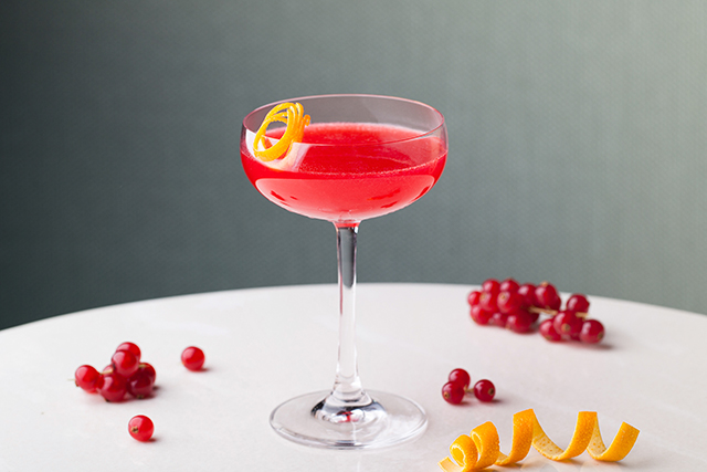 Cosmopolitan (клюква, бергамот, водка, куантро) (420 р.)