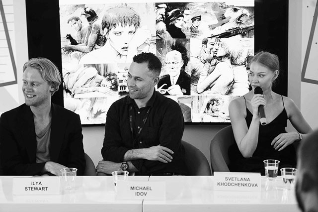 Илья Стюарт, Михаил Идов и Светлана Ходченкова во время презентации в Российском павильоне в Каннах