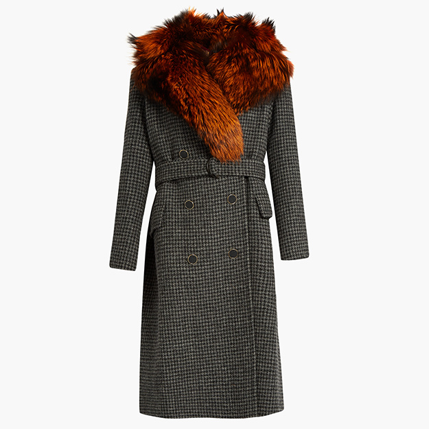 Шерстяное пальто с меховым воротником Hillier Bartley, matchesfashion.com, 134 005 руб. (223 385 руб.)