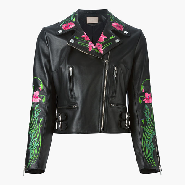 Байкерская куртка с цветочной вышивкой Christopher Kane, farfetch.com, 153 592 руб. (255 986 руб.)