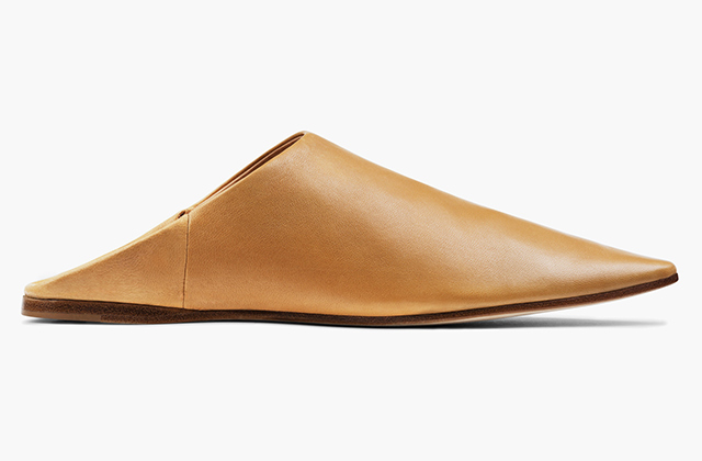 Acne Studios<p><a target=\"_blank\" href=\"https://www.net-a-porter.com/ua/en/product/682501/acne_studios/amina-leather-slippers\">net-a-porter.com</a></p>