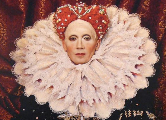 В образе Елизаветы II