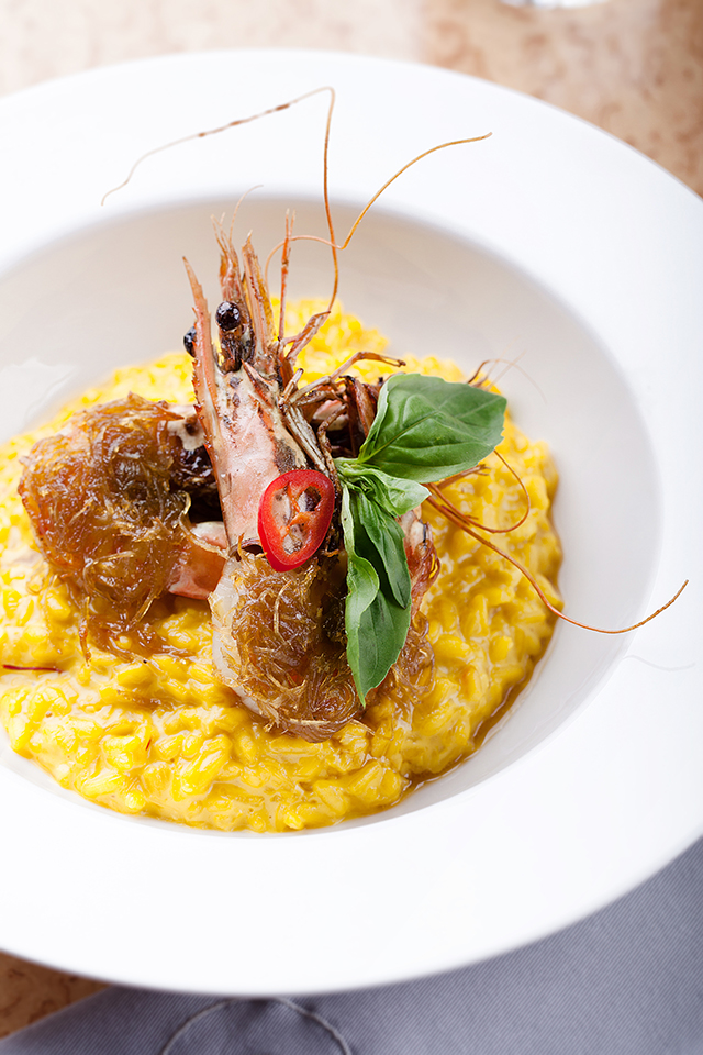 Шафрановое ризотто с креветками на гриле (670 р.)