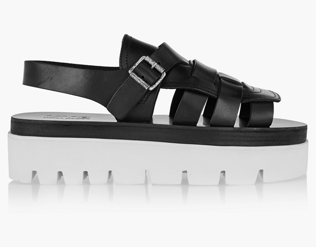MM6 Maison Margiela<p><a target=\"_blank\" href=\"https://www.net-a-porter.com/ua/en/product/639078/mm6_maison_margiela/woven-leather-slingback-sandals\">net-a-porter.com</a></p>