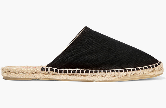Castañer<p><a target=\"_blank\" href=\"https://www.net-a-porter.com/ua/en/product/718338/castaner/kadla-canvas-espadrilles\">net-a-porter.com</a></p>