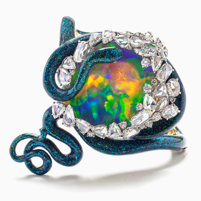 Lunae Lumen Holly Colorum, 2013 (Желтое золото, опал, бриллианты и цветной лак)