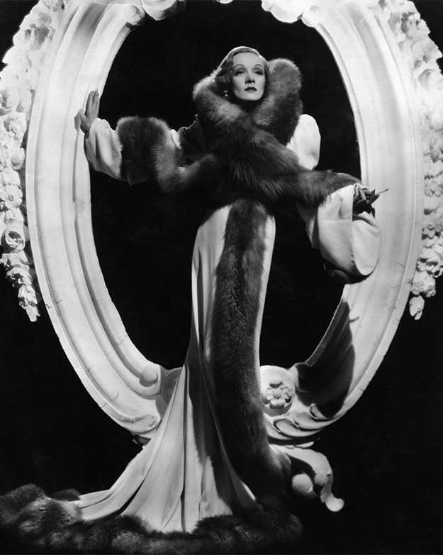 Марлен Дитрих в фильме «Голубой Ангел»