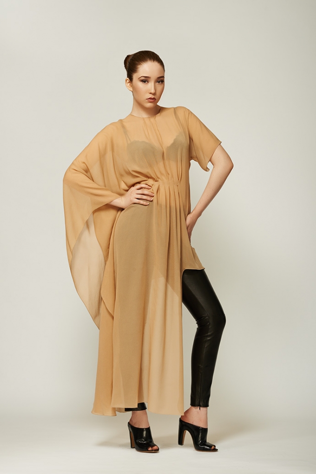 Платье, брюки и босоножки Maison Martin Margiela