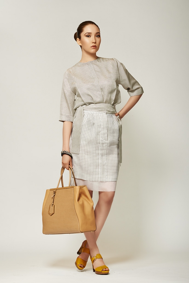 Платье и босоножки FENDI, сумка FENDI 2Jours