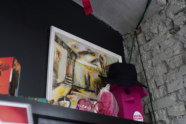 Шляпа Андрея Орлуши и розовый скворечник, подарок от коллеги из Прованса