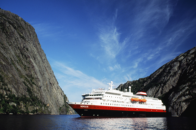 Корабль Киркенес - Берген