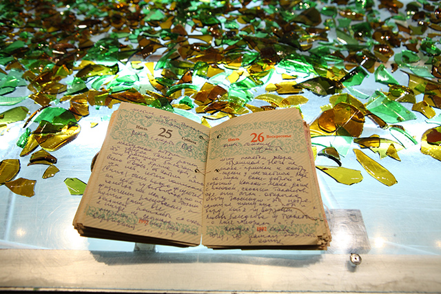 Лиза Морозова. Перформанс \"Исподнее\",  2012