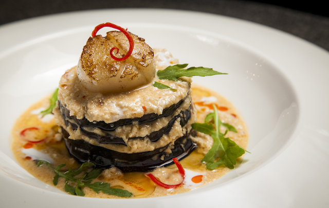 Слоеный баклажан с курицей и морским гребешком (610 р.)