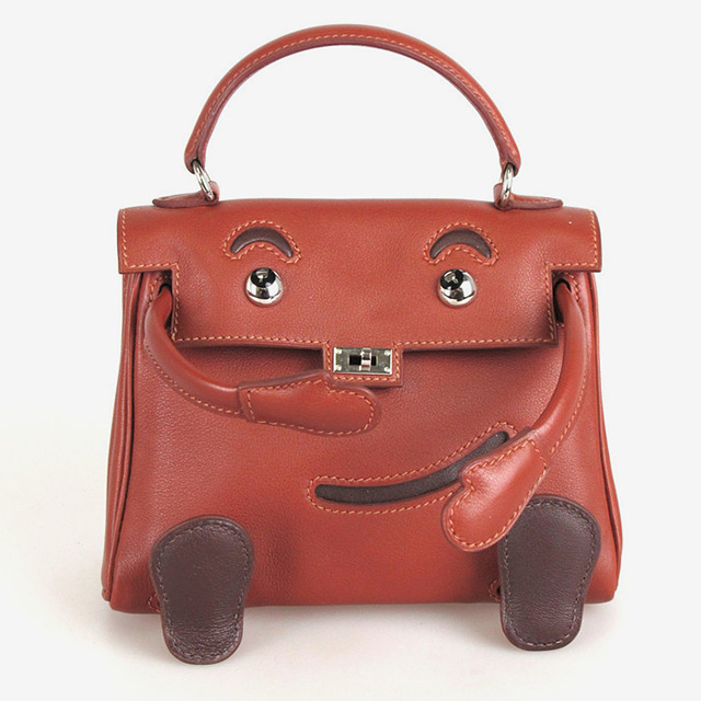 СУМКА QUELLE IDOLE (ИГРА СЛОВ В НАЗВАНИИ KELLY DOLL) ИЗ КОЖИ GULLIVER ЦВЕТА ROUGE H, С ДЕТАЛЯМИ ЦВЕТА CHOCOLAT И ПАЛЛАДИЕВОЙ ФУРНИТУРОЙ HERMÈS, 2000 EUR 2,000 - 3,000