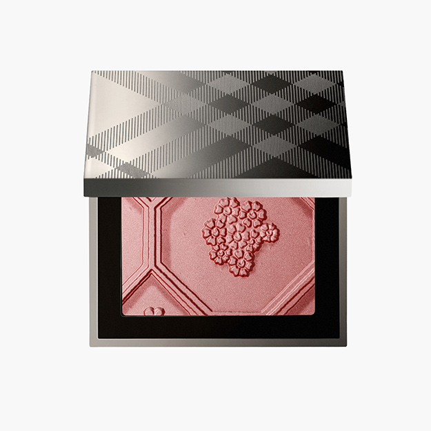 Silk and Bloom Blush Palette, 3385 руб.