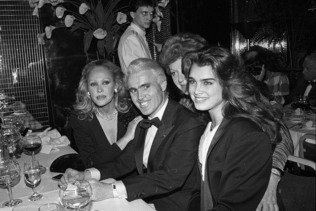 Урсула Андресс, Ив Пьяже  и Брук Шилдс , 1983