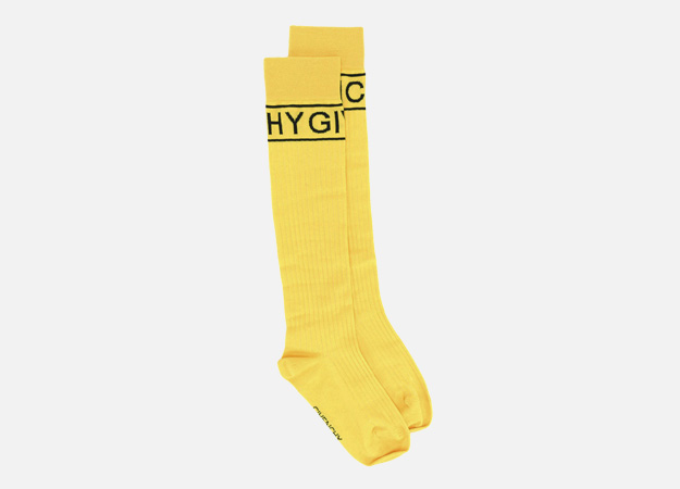 Носки, Givenchy<p><a target=\"_blank\" href=\"https://www.farfetch.com/ru/shopping/women/givenchy-logo-pattern-socks-item-12134813.aspx?storeid=9336&amp;from=listing&amp;tglmdl=1&amp;ffref=lp_pic_24_11_\">Farfetch</a></p>