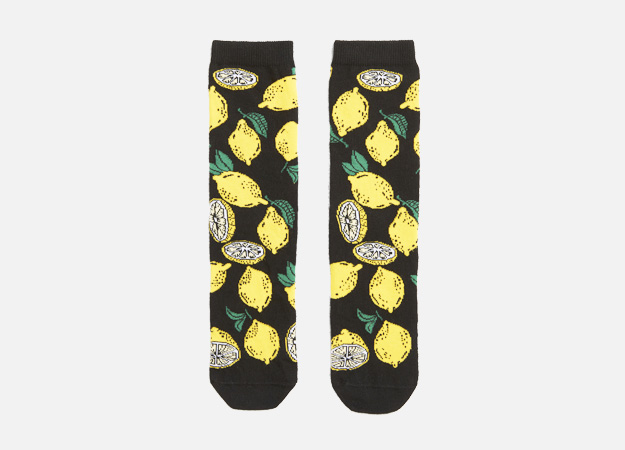 Носки<p><a target=\"_blank\" href=\"http://www.monki.com/gb/Socks/Lemon_socks/8649977-27309201.1#c-47958\">Monki</a></p>