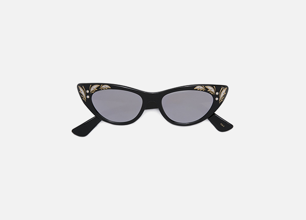 Солнцезащитные очки, Gucci<p><a target=\"_blank\" href=\"https://www.farfetch.com/ru/shopping/women/gucci-eyewear---item-12005124.aspx?storeid=9945&amp;from=search\">Farfetch</a></p>