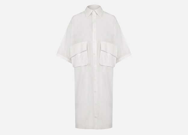 Платье-рубашка, Yohji Yamamoto<p><a style=\"\" target=\"_blank\" href=\"https://www.tsum.ru/catalog/platya-2503/khlopkovoe_plate_rubashka_s_nakladnymi_karmanami-5190929-color-belyy.html?ref=search\">ЦУМ</a></p>