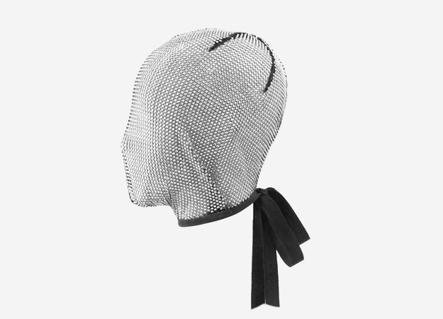 Маска, Gucci<p><a style=\"\" target=\"_blank\" href=\"https://www.gucci.com/int/en/pr/women/womens-accessories/womens-hats-gloves/crystal-embroidered-mesh-mask-p-4921823HC969060?position=6&amp;listName=PGEU4Cols&amp;categoryPath=Women/Womens-Accessories/Womens-Hats-Gloves\">gucci.com</a></p>