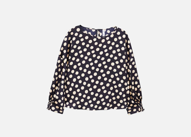 Блузка<p><a style=\"\" target=\"_blank\" href=\"https://shop.mango.com/ru/%D0%B6%D0%B5%D0%BD%D1%81%D0%BA%D0%B0%D1%8F/%D1%80%D1%83%D0%B1%D0%B0%D1%88%D0%BA%D0%B8-%D0%B1%D0%BB%D1%83%D0%B7%D0%BA%D0%B8/%D0%B1%D0%BB%D1%83%D0%B7%D0%BA%D0%B0-%D1%81-%D0%BF%D1%80%D0%B8%D0%BD%D1%82%D0%BE%D0%BC-%D0%B2-%D0%B3%D0%BE%D1%80%D0%BE%D1%88%D0%B5%D0%BA_11015732.html?c=69&amp;n=1&amp;s=search\">Mango</a></p>