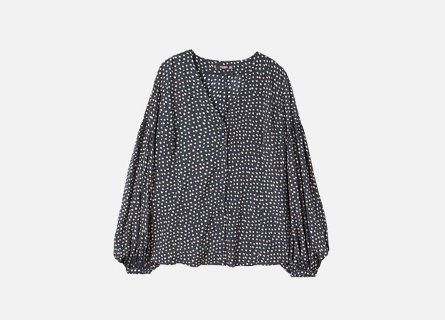 Блузка<p><a style=\"\" target=\"_blank\" href=\"https://shop.mango.com/ru/%D0%B6%D0%B5%D0%BD%D1%81%D0%BA%D0%B0%D1%8F/%D1%80%D1%83%D0%B1%D0%B0%D1%88%D0%BA%D0%B8-%D0%B1%D0%BB%D1%83%D0%B7%D0%BA%D0%B8/%D0%B1%D0%BB%D1%83%D0%B7%D0%BA%D0%B0-%D1%81-%D0%BF%D1%80%D0%B8%D0%BD%D1%82%D0%BE%D0%BC-%D0%B2-%D0%B3%D0%BE%D1%80%D0%BE%D1%88%D0%B5%D0%BA_13077016.html?c=69&amp;n=1&amp;s=search\">Mango</a></p>