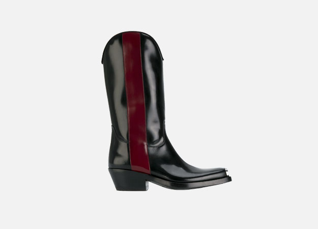 Сапоги, Calvin Klein 205W39NYC<p><a style=\"\" target=\"_blank\" href=\"https://www.farfetch.com/uk/shopping/women/calvin-klein-205w39nyc-stripe-detail-cowboy-boots-item-12437489.aspx?storeid=10651&amp;size=27&amp;utm_source=Hy3bqNL2jtQ&amp;utm_medium=affiliate&amp;utm_campaign=Linkshareuk&amp;utm_content=10&amp;utm_term=UKNetwork\">Farfetch</a></p>