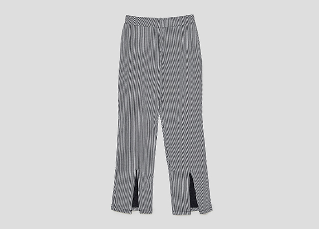 Брюки<p><a style=\"\" target=\"_blank\" href=\"https://www.zara.com/ru/ru/%D0%B1%D1%80%D1%8E%D0%BA%D0%B8-%D0%B2-%D0%BF%D0%BE%D0%BB%D0%BE%D1%81%D0%BA%D1%83-p00264247.html?v1=5275511&amp;v2=733898\">Zara</a></p>