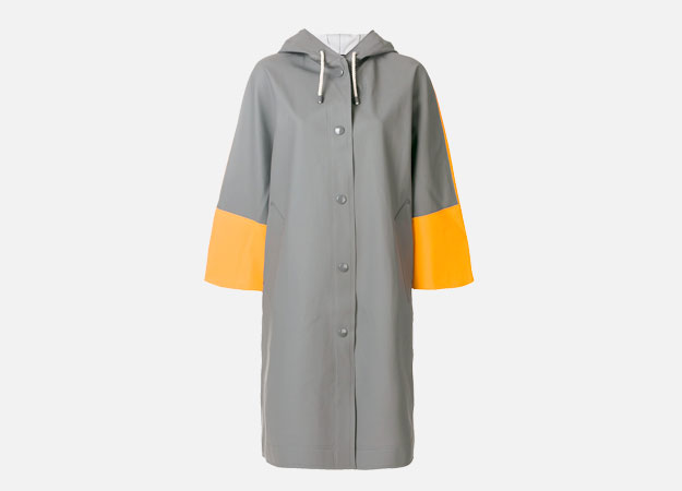 Плащ, Marni<p><a style=\"\" target=\"_blank\" href=\"https://www.farfetch.com/ru/shopping/women/marni--marni-x-stutterheim--item-12235497.aspx?storeid=9040&amp;from=listing&amp;tglmdl=1\">Farfetch</a></p>