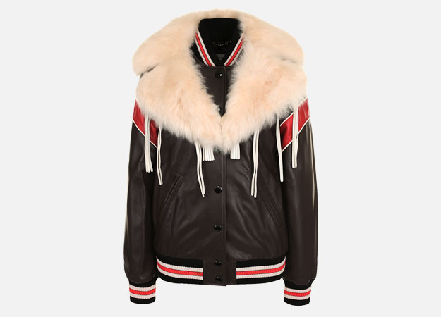 Бомбер, Coach<p><a style=\"\" target=\"_blank\" href=\"https://www.tsum.ru/catalog/kurtki-2506/kozhanyy_bomber_s_otdelkoy_iz_ovchiny-5218145-color-temno_korichnevyy.html\">ЦУМ</a></p>