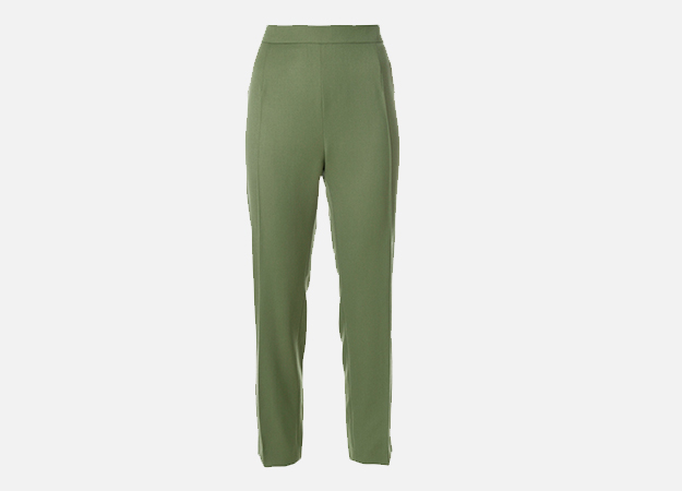 брюки Pierre Balmain<p><a target=\"_blank\" href=\"https://www.farfetch.com/ru/shopping/women/pierre-balmain-tapered-trousers-item-12767433.aspx\">farfetch.com</a></p>