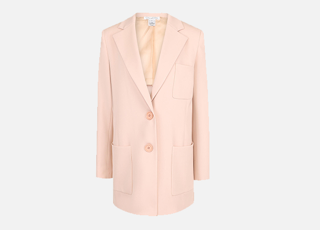 жакет Oscar de la Renta<p><a target=\"_blank\" href=\"https://www.tsum.ru/catalog/zhakety-2505/udlinennyy_sherstyanoy_zhaket_pryamogo_kroya-5244524-color-bezhevyy.html\">ЦУМ</a></p>