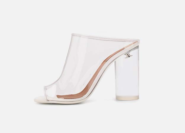 Мюли, Givenchy<p><a style=\"\" target=\"_blank\" href=\"https://www.tsum.ru/catalog/sabo-4082/_i_-5261572-color-prozrachnyy.html\">ЦУМ</a></p>