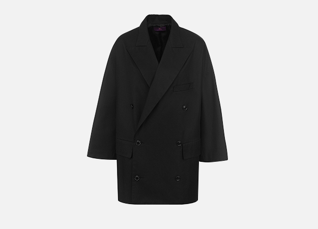 Жакет, Yohji Yamamoto<p><a style=\"\" target=\"_blank\" href=\"https://www.tsum.ru/catalog/zhakety-2505/khlopkovyy_dvubortnyy_zhaket_svobodnogo_kroya-5238198-color-chernyy.html\">ЦУМ</a></p>