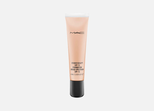 Studio Sculpt SPF 15 Foundation от M.A.C., 2 740 руб.