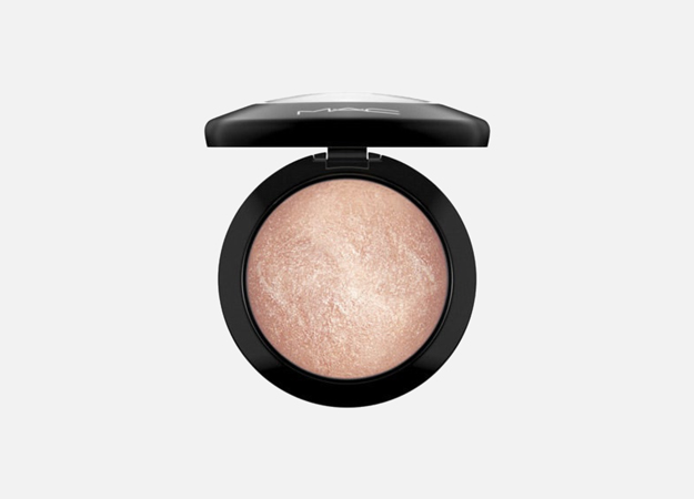 Mineralize Skinfinish от M.A.C., 2 450 руб.