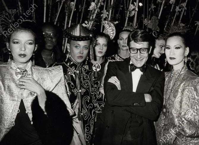 Катя Филонова и Наталья Долгополова на показе перспективного дизайнера