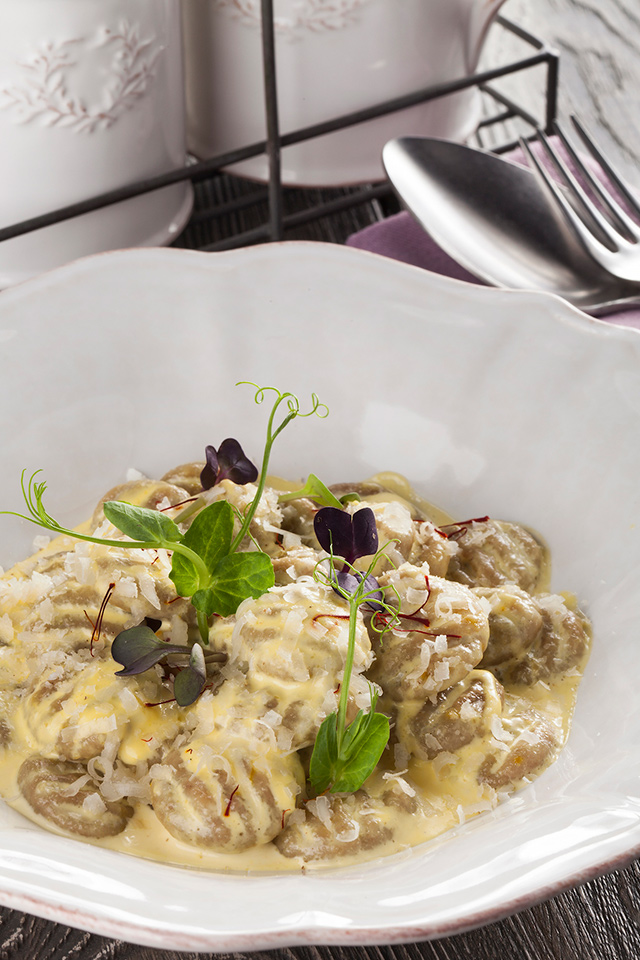 Каштановые ньокки с шафрановым соусом (500 р.)