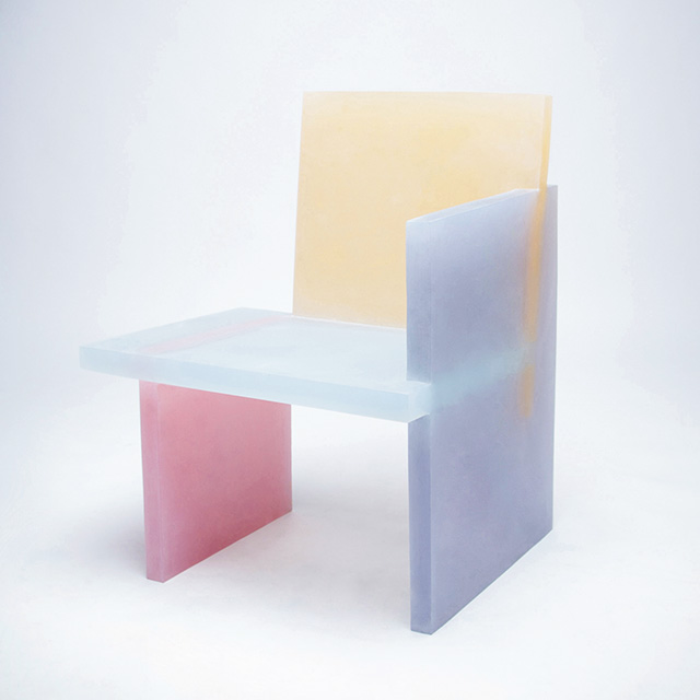 Стул, диз. Wonmin Park Studio. Подкрашенный пластик