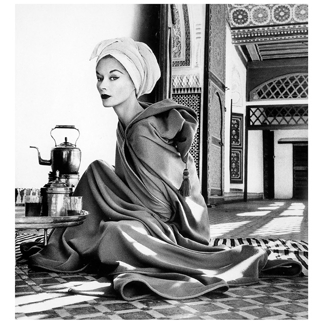 Женщина во дворце, 1951