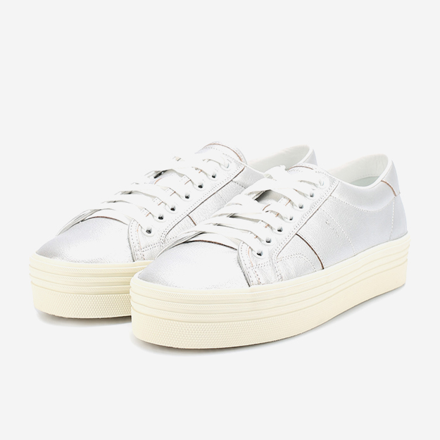 Белые кеды Saint Laurent. Было - 37 800 рублей. Стало - 22 700 рублей.