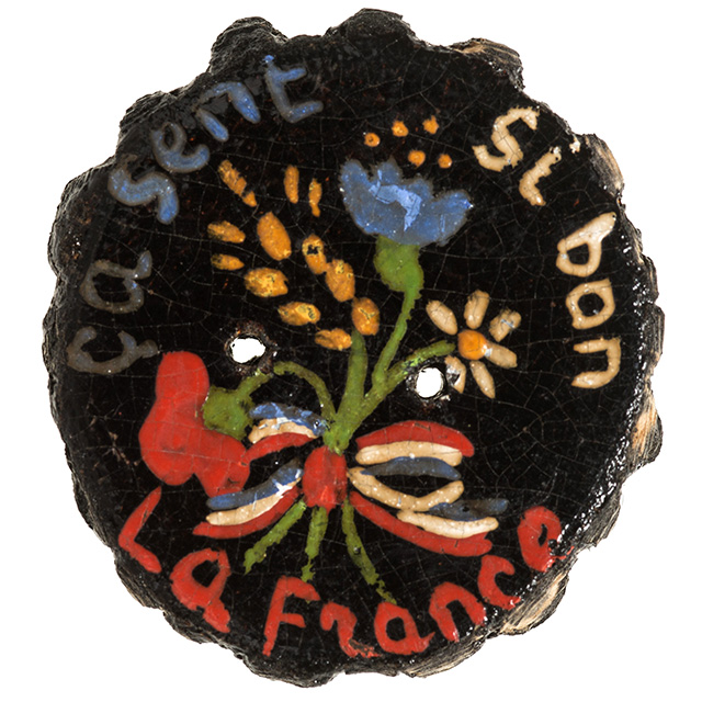 Пуговица \"Она так хорошо пахнет Францией\", 1945