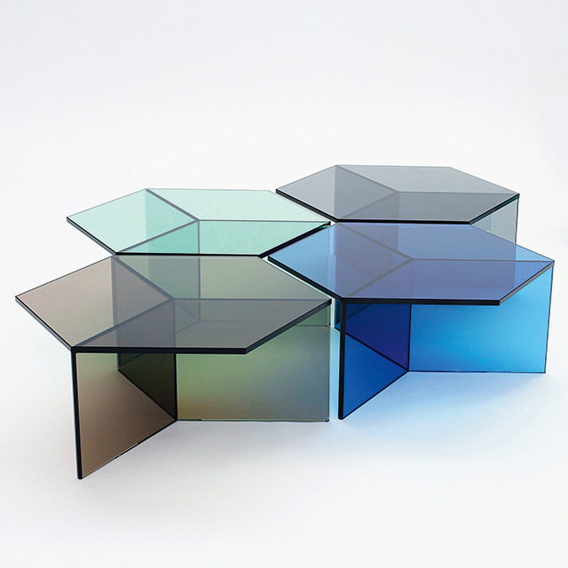 Серия низких столиков, диз. С. Шерер. Стекло. monoqi.com
